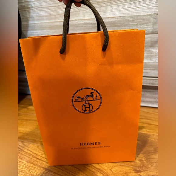 Hermès medium shopping bag. Got directly from Hermes store 100% Authentic - Picture 2 of 7